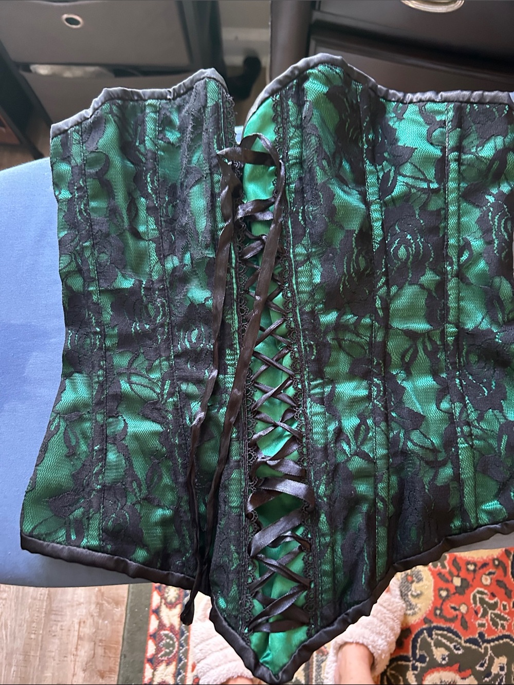 Lavish Green and Black Lace-Up Corset